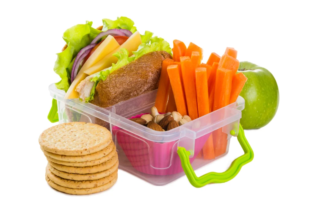 Ce alimente nu sunt potrivite în pachetul pentru școală - sfatulparintilor.ro - fresh-healthy-school-lunch-Depositphotos_154962520_L
